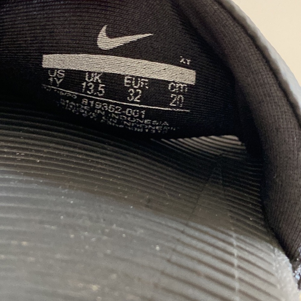 Nike Slides - Picture 2 of 5